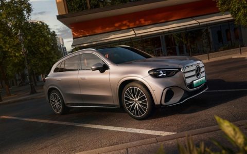 尺寸加长、用上39.1英寸超级大屏 奔驰纯电GLC首发：换800V架构了