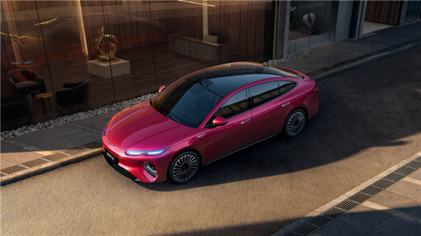 全球首个全系搭载闪充技术车系！海洋8系北京车展双车亮相