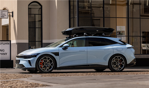 全域900V高压架构打造 焕新极氪007/007GT上市：限时19.39万起