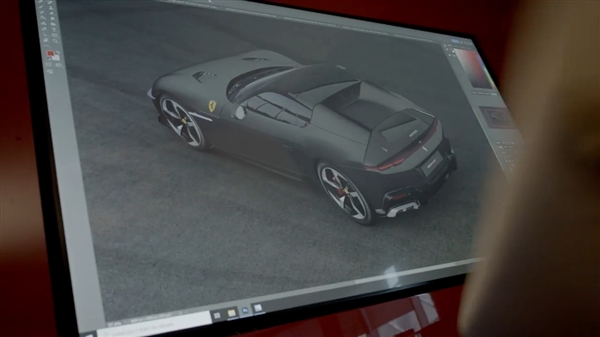 周杰伦现身意大利摩德纳 定制专属法拉利V12超级跑车