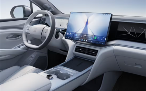 日媒酸了!比亚迪一年狂更200次软件:将特斯拉远远甩在身后