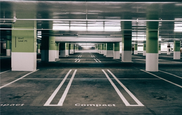 一年省下几千块！全国30多城宣布：公共车位永久免费