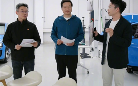 雷军直播亲拆新一代SU7：透露小米汽车正在做百色计划