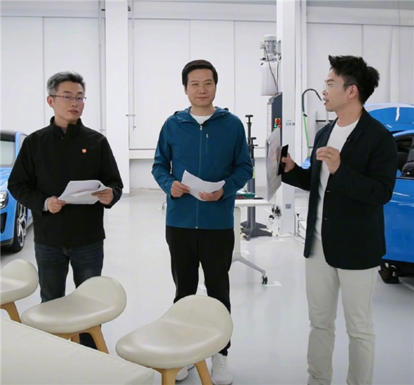 雷军直播亲拆新一代SU7：透露小米汽车正在做百色计划