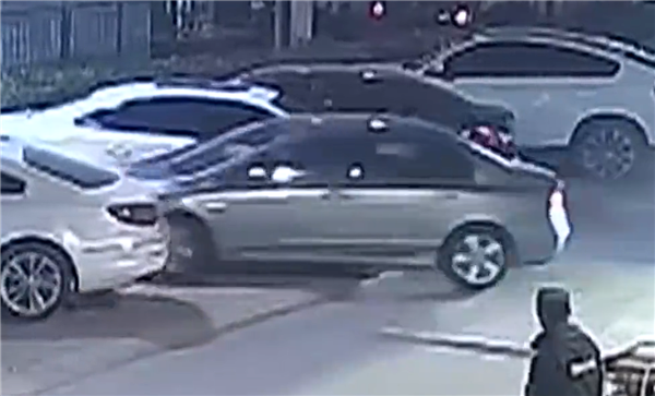 小区内驾车剐蹭后离开算不算肇事逃逸 法院给说法