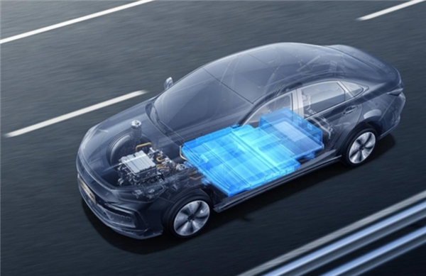 去中国化反噬!美国电池链全线崩塌 中国稳占全球96%产能