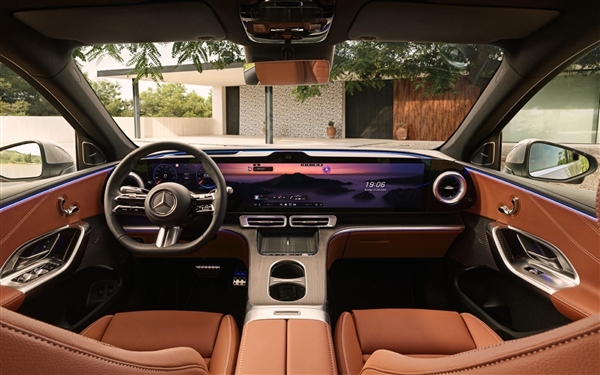 尺寸加长、用上39.1英寸超级大屏 奔驰纯电GLC首发：换800V架构了