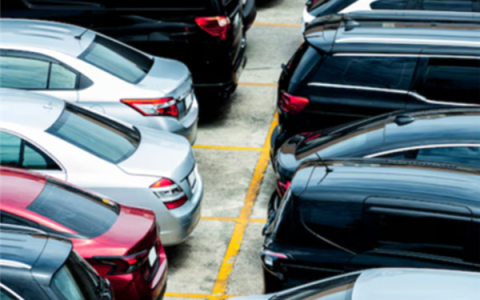 新能源车企集体降价！二手车商慌了：亏本甩卖仍无人问津