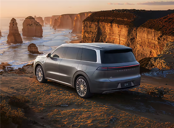 新势力销冠打出王炸!零跑旗舰SUV D19上市:21.98万起