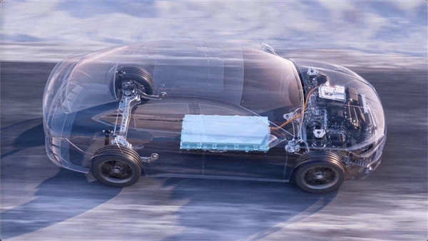 人们愿意相信张雪20年的逆袭 却不相信一个35年车企能在混动翻身