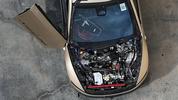 前驱实锤！特斯拉Cybercab机舱曝光：无前备箱 内置超大储液罐