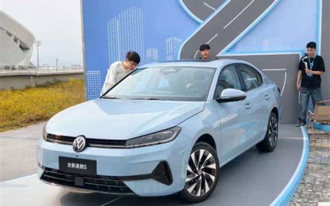 人们愿意相信张雪20年的逆袭 却不相信一个35年车企能在混动翻身