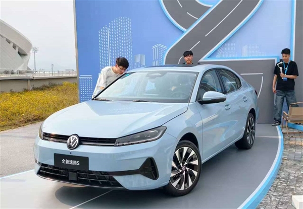 人们愿意相信张雪20年的逆袭 却不相信一个35年车企能在混动翻身