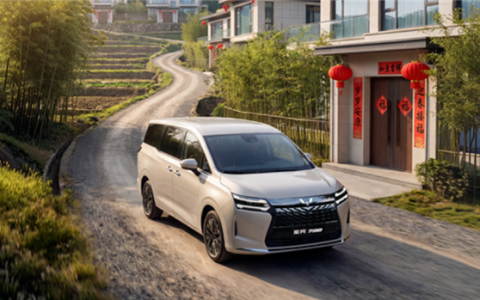 五菱造的亲民MPV卖爆了！星光730连续5个月霸榜15万内MPV销冠