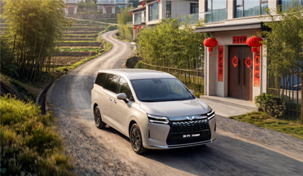 五菱造的亲民MPV卖爆了！星光730连续5个月霸榜15万内MPV销冠