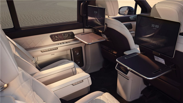 换商务装的李斌 来革MPV的命了