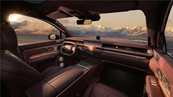 换商务装的李斌 来革MPV的命了