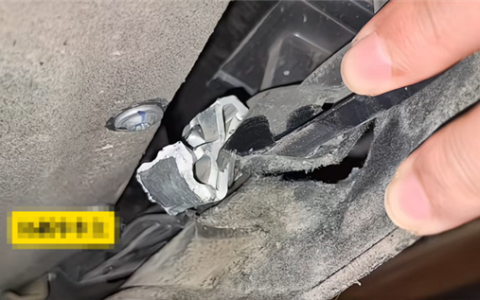 小卡扣断裂竟然要换整个电池包需掏13万 新能源车主崩溃了