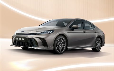 20.98万元 丰田凯美瑞运动PLUS版磨砂金上市：百公里仅需4.5升油