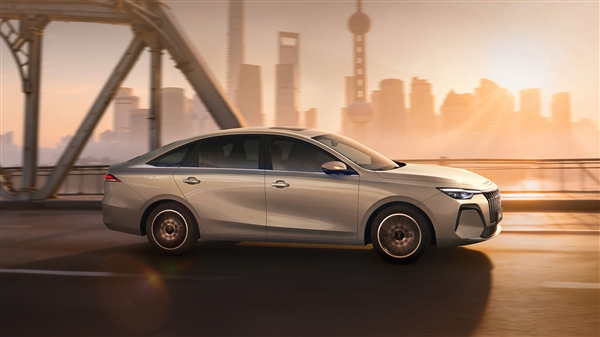 配上汽自研全铝发动机 全新荣威i6预售：限时6.59万起