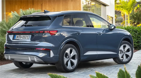 5年磨一剑！奥迪Q4中期改款亮相：砍掉实体按键 标配三块大屏