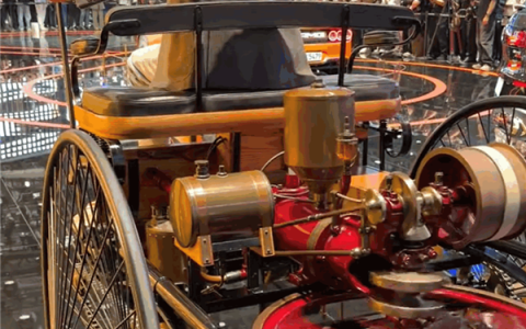 世界上第一台汽车“奔驰1号”现身北京车展！现场演示启动、行驶