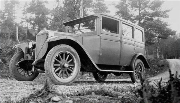 沃尔沃汽车迎来99岁生日:官方海报亮了!