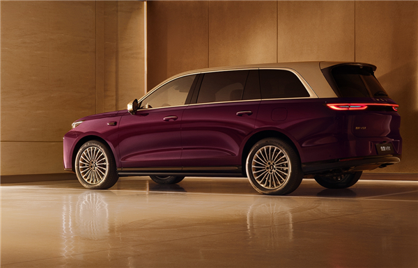 长城AI豪华旗舰大六座 魏牌V9X预售：37.18万起