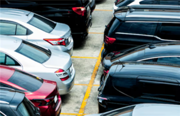 近70款车集体降价：新能源均降3.8万 车企赔本赚吆喝已成常态