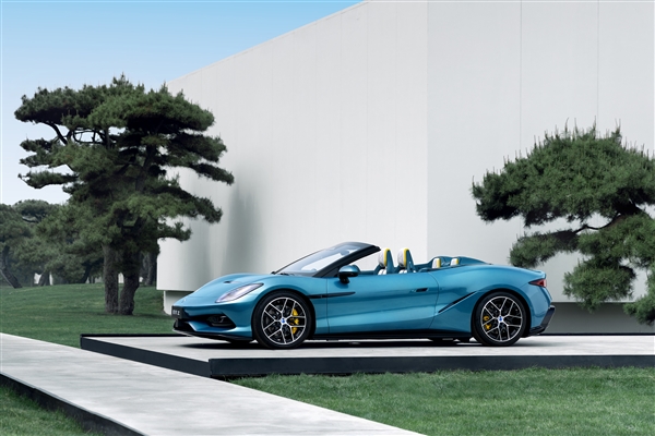 三电机超1000马力、零百2秒内！腾势Z软顶敞篷超跑官图发布