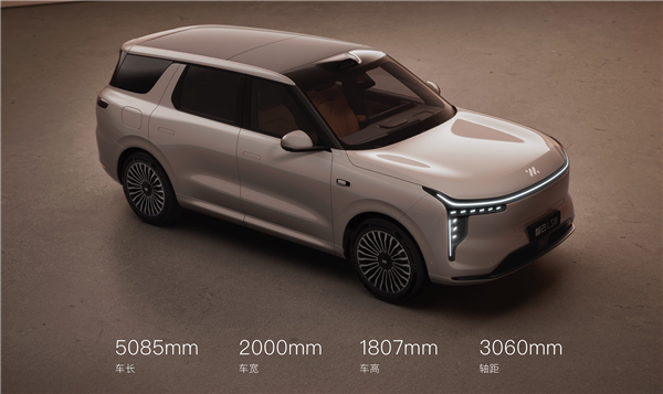 全系标配百万级灵蜥数字底盘3.0 智己LS8上市：24.98万起