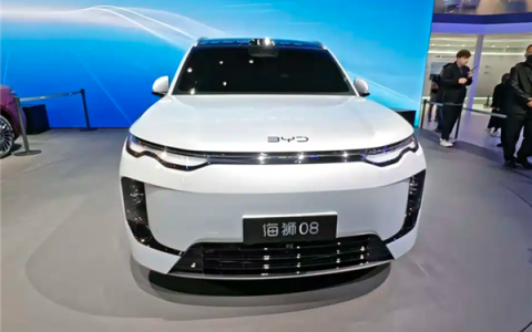 首款闪充插混旗舰SUV！比亚迪海狮08北京车展首发：纯电续航900km