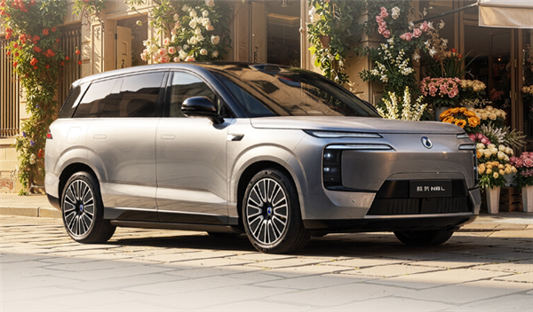 纯电续航同级第一！比亚迪腾势N8L闪充版预售：35万元起