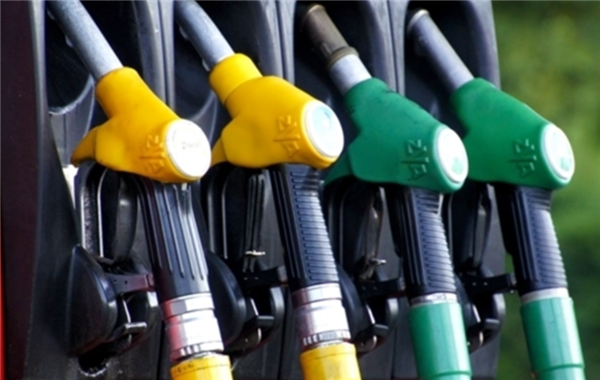 终于降了！4月21日24时油价将调整 加一箱油预计少花21元