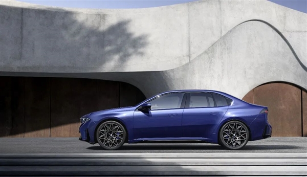 坚持原创的奔驰 这次抽到SSR了?