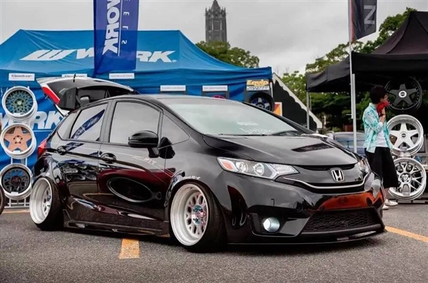 奥迪大V8 环保去他M