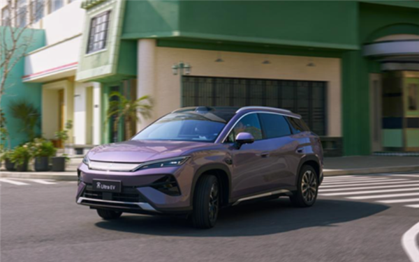 日媒酸了!比亚迪一年狂更200次软件:将特斯拉远远甩在身后