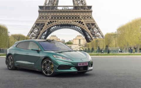 疯狂得像不要钱！比亚迪在澳洲遭疯抢：一箱油成本超千元