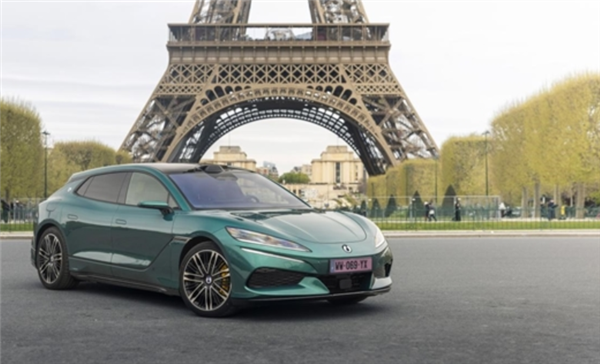 疯狂得像不要钱！比亚迪在澳洲遭疯抢：一箱油成本超千元