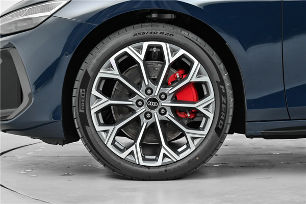 降价10万的奥迪A6L 登味似乎没那么重了