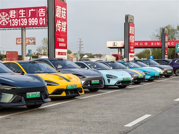 米粉欢迎雷军被造谣维权堵在车内！徐洁云：绝不会放任这种恶劣行径