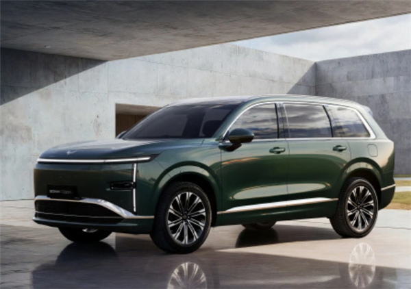 人民的揽胜！五菱星光L定档4月10日发布：近5米车身+大六座