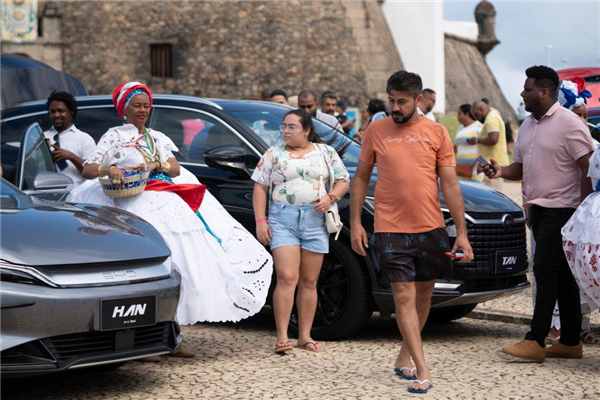 特朗普亲手把中国电车送到了新高度