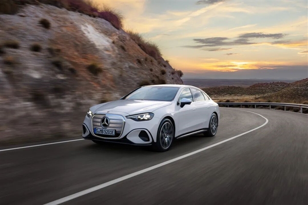 坚持原创的奔驰 这次抽到SSR了?