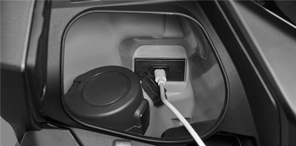 40880元起标配eSP+单缸水冷发动 新款本田NSS350中排踏板摩托车发售