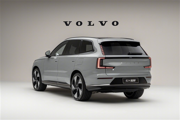 53.99万起 新款沃尔沃EX90预售:升级全铝底盘、800V高压平台