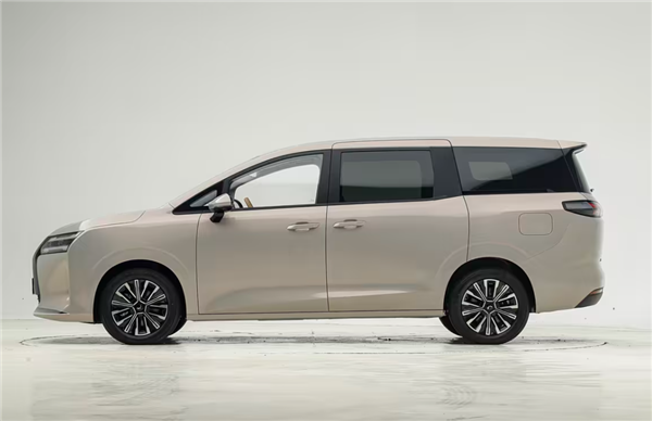 10万级最值得买的MPV！五菱星光730尊享型上市：8.78万起