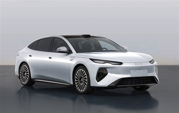 比亚迪海洋网旗舰轿车 海豹08内饰官图发布:审美高级起来了