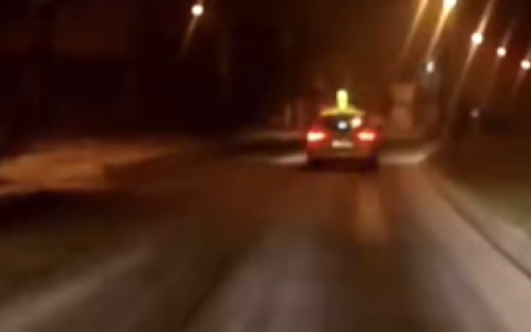 1死3伤！男子高速停车救人遇二次事故被定次责 交警：未设置警示标志