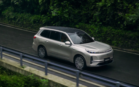 首次！美国知名汽车网测试中国车：吉利银河M9让美企直呼担忧